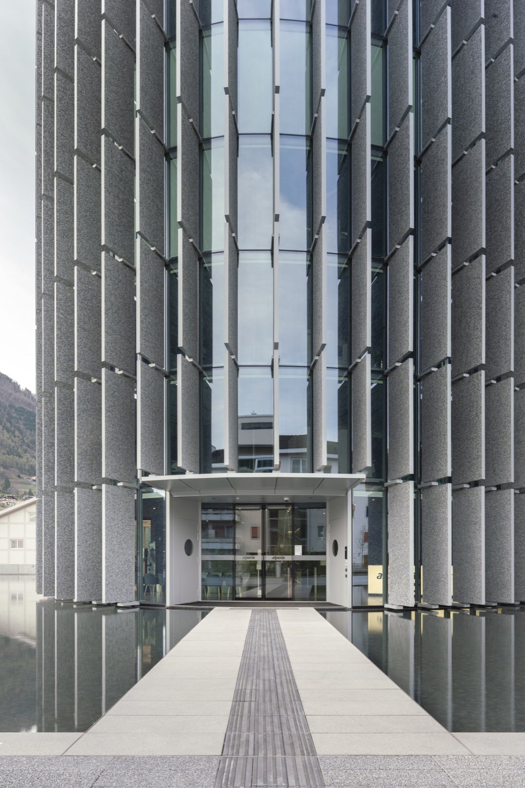 Centrale Alperia a Merano, architettura industriale legata all'energia
