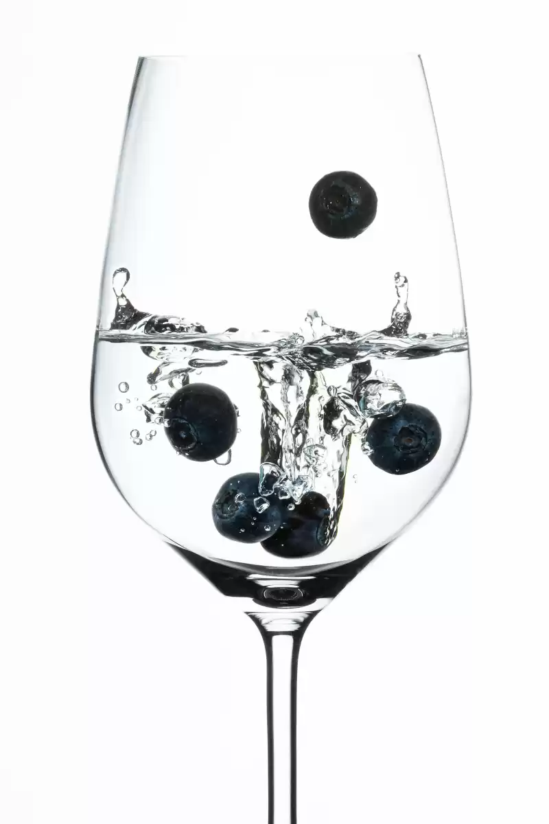 Food-splash-mirtilli-drink-bicchiere